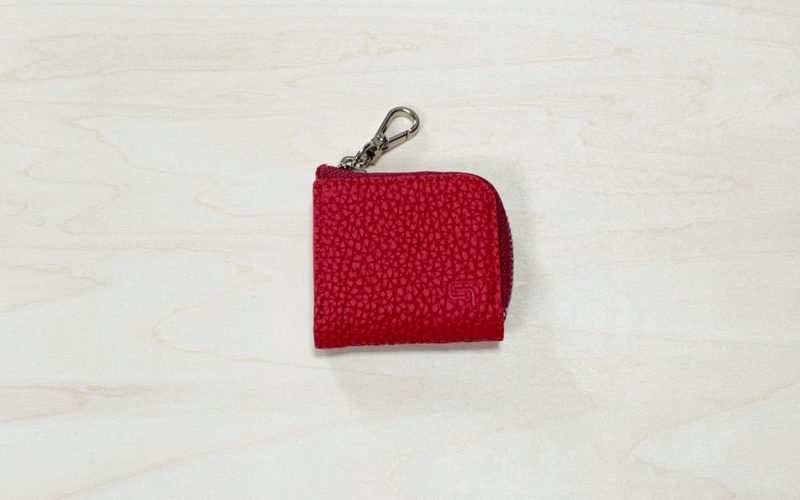 【レビュー】GRAMAS Me-po German Shrunken-calf Minimal Coin Pocket(グラマス) |独特のシボ加工とミニマルなサイズ感で、小銭入れやガジェットケースに最適な本革コインポケットの紹介