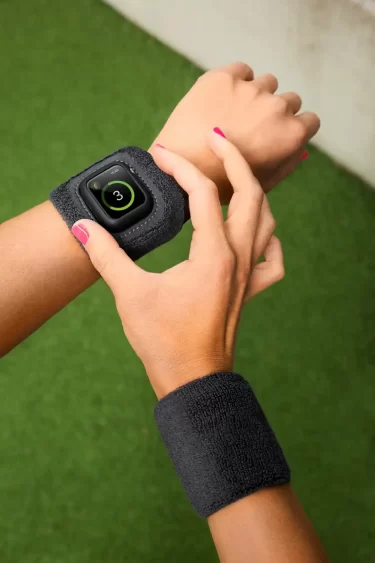 【新商品】スポーツやアクティビティ中の手首保護用スウェットリストバンド「Twelve South ActionBand for Apple Watch （41mm、45mm）」が発売