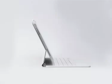 【新商品】限界までの薄さ、軽さを実現した「ほぼ、裸」のタブレットケース　iPad Air（第4、5世代）対応のCASEFINITE「THE FROST AIR for iPad Air」が発売