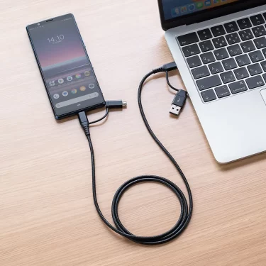 【新商品】モバイル機器の接続・充電に便利な4in1 USBケーブルが発売