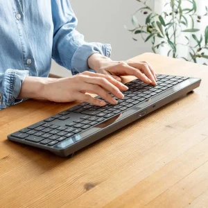 【新商品】電池交換・充電がいらないソーラー充電式ワイヤレスキーボードが発売